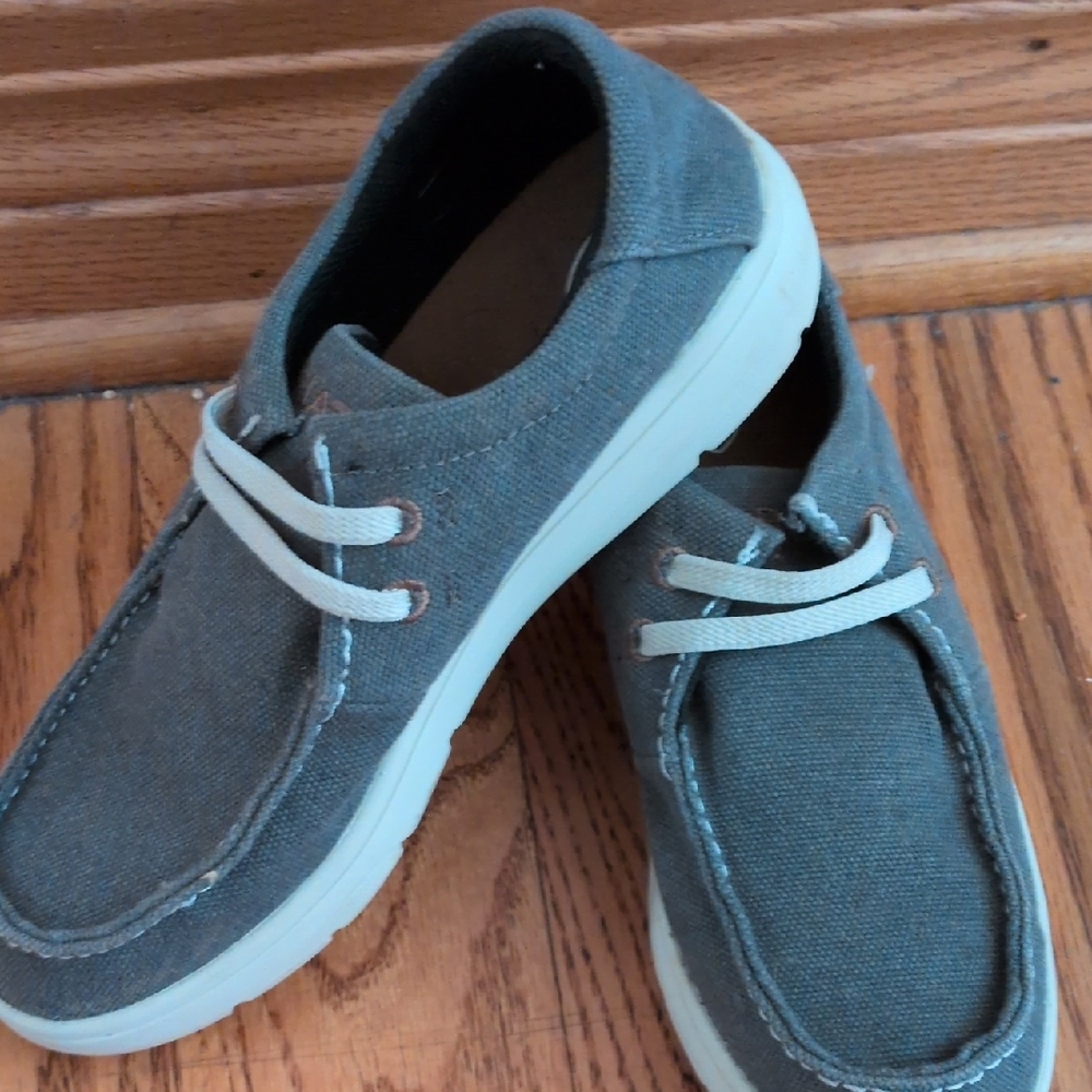 Ariat Kids Moccasins in Gray and White
